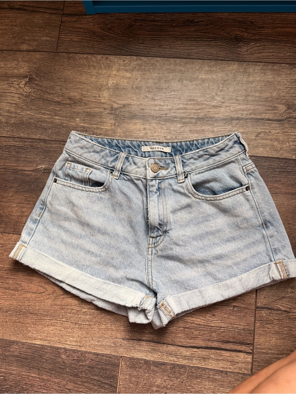 PacSun Light Blue Roll-Cuff Denim “Mom” Shorts size 25